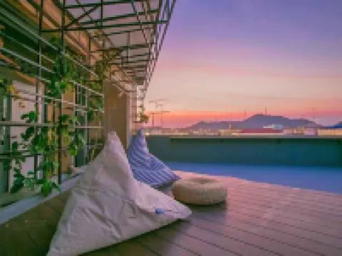 เจดีย์วิวโฮสเทลแอนด์รูฟท็อปบาร์ โรงแรมในอำเภอเมืองเพชรบุรี