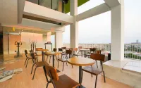The Life Styles Hotel Surabaya - Breakfast