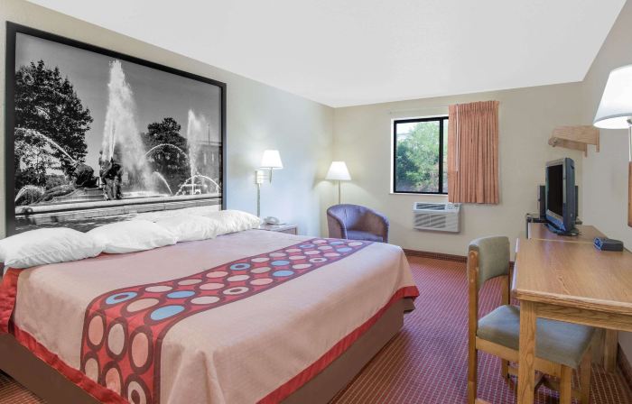 Super 8 by Wyndham Altoona