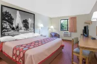Super 8 by Wyndham Altoona Hotels in Altoona