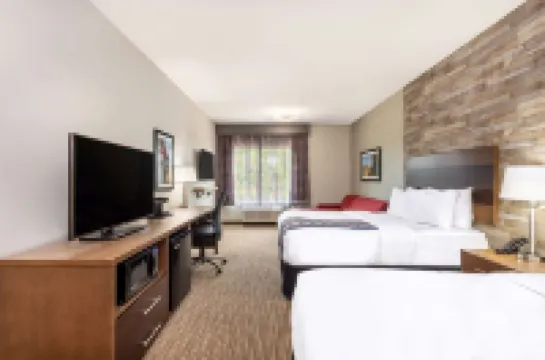La Quinta Inn & Suites by Wyndham Bloomington Hotels in Monroe County