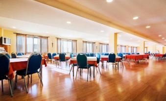 a large dining room with wooden floors and chairs arranged around a long table , creating a spacious and inviting atmosphere at La Cañada