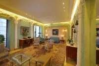 Warwick Palm Beach Hotels in Aarbaniye