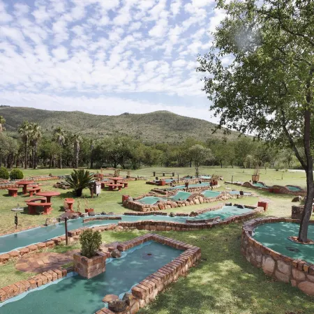 The Cascades Hotel at Sun City Resort Отели рядом с достопримечательностью «amphitheatre»