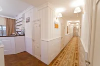 Aruna Hotel