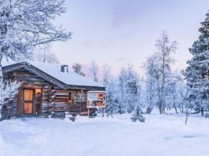 Kuukkeli Log Houses Teerenpesä