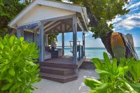 Le Nautique Luxury Beachfront Apartments Hotels in Takamaka