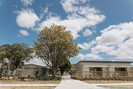 Peninsula Motel Отели рядом с достопримечательностью «The Lost Spring»