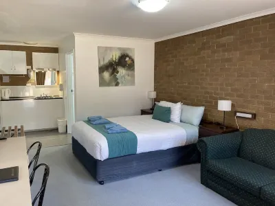 Camellia Motel Hotels in Gillenbah