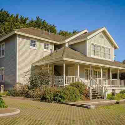 Mendocino Hotel & Garden Hotel Exterior
