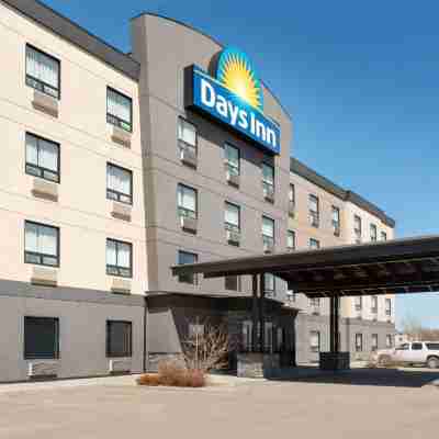 Days Inn by Wyndham Regina Airport West Hotel Exterior