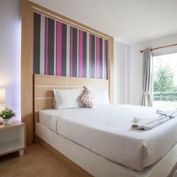 The Greenery Hotel Hotels near Wat Kaeo Korawaram
