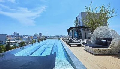 Chezzotel Pattaya Hotels near Cosy Beach