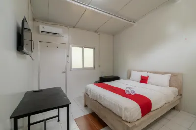 RedDoorz @ Taman Green Legon Hotel dekat Masjid Al-Hamdan Rest Area KM 19 B Jakarta-Cikampek
