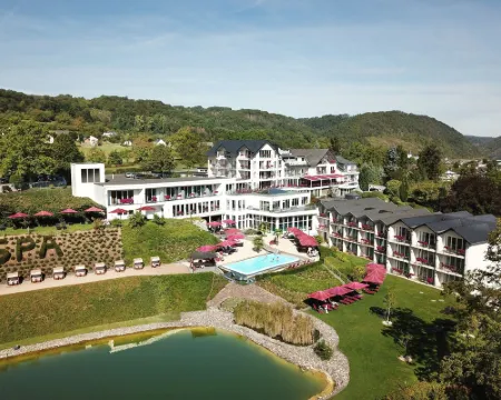 Moselstern Parkhotel Krähennest Hotels in Lof