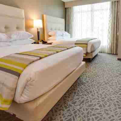 Drury Inn & Suites Pittsburgh Airport Settlers Ridge Rooms