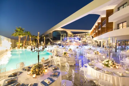 DoubleTree by Hilton Izmir Airport Отели в г. Dokuz Eylul Mahallesi