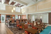 Hampton Inn & Suites Outer Banks/Corolla فنادق في دوك