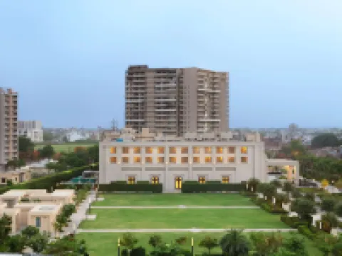 DoubleTree by Hilton Agra Hoteles en Agra