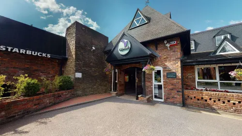 Village Hotel Manchester Hyde - С бассейном