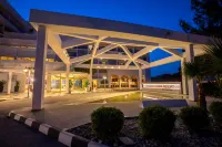 Leonardo Laura Beach & Splash Resort Hotel di Chloraka