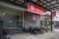 RedDoorz near Taman Pantai Alam Indah Tegal - 2-Star