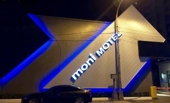 Moni Motel