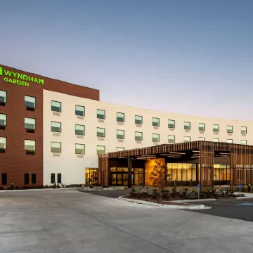 Wyndham Garden Winnipeg Airport Hotels near Assiniboine Park Zoo