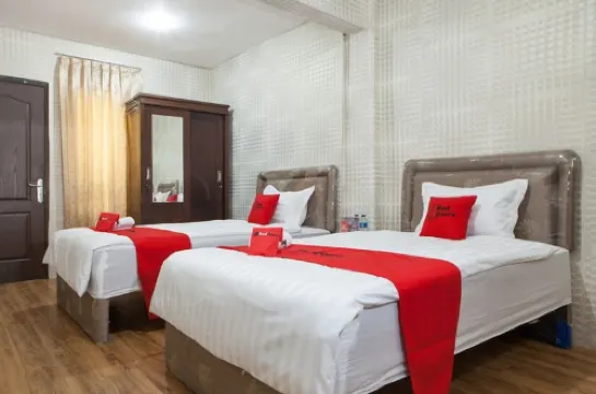 RedDoorz near Pelabuhan Tanjung Perak 2 Surabaya Hotel di Kecamatan Pabean Cantikan
