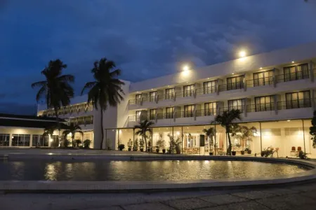 Palu Golden Hotel Отели рядом с достопримечательностью «Astore Palu»