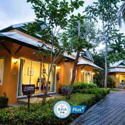 บ้านอัมพวา รีสอร์ท แอนด์ สปา Hotel Exterior
