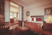 Spinnakers Brewpub & Guesthouses Hotel dekat Spa A'lita
