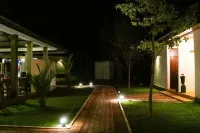 Ceyloni Hotel Hotels in Inamaluwa