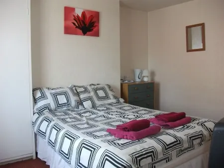 Three Tuns Hotel Отели рядом с достопримечательностью «Файли Бич»