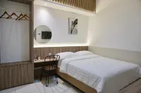 Aurora House Surabaya Hôtels à : Lakarsantri