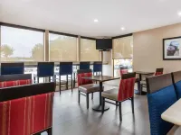Comfort Inn & Suites Airport - breakfast