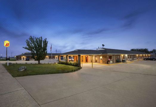 슈퍼 8 윈덤 헨리에타