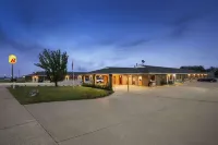 Super 8 by Wyndham Henryetta Hotels in Henryetta