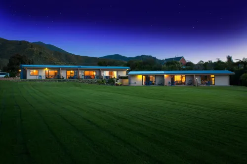 Bay Vista Waterfront Motel Hotel a Bay of Many Coves