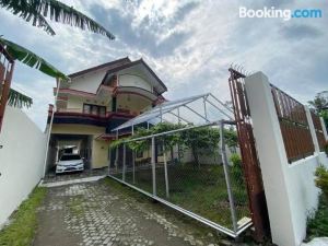 Omah Sawah Homestay by FH Stay