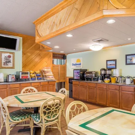 Days Inn by Wyndham Pensacola - Historic Downtown
