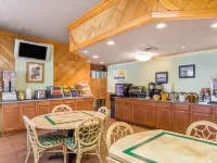 Days Inn by Wyndham Pensacola - Historic Downtown - Breakfast