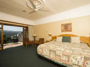 Cathedral Peak Hotel