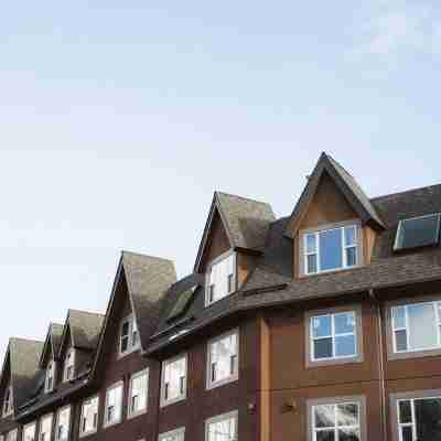 Basecamp Suites Banff Hotel Exterior