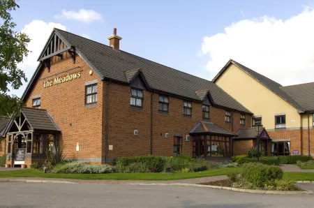 Premier Inn Barnsley (Dearne Valley) Отели рядом с достопримечательностью «Wise Owl»