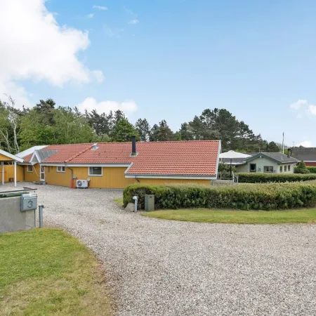 "Hjalmar" - 400m from the Sea