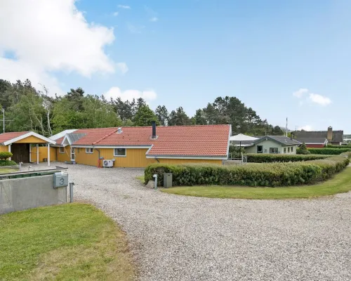 "Hjalmar" - 400m from the Sea Hotels in Millinge