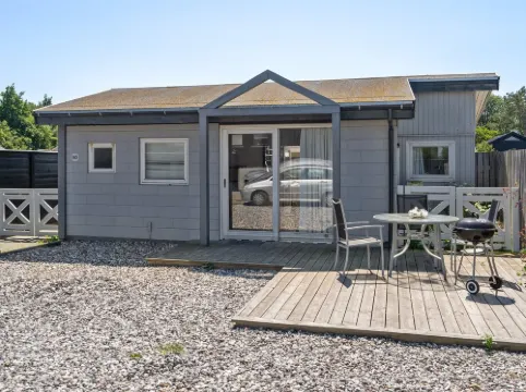 "Alvina" - 25m from the Sea