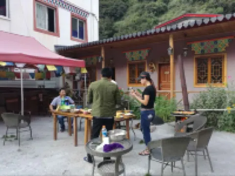 Ajiana Inn