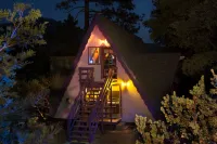 Hicksville Pines Chalets & Motel Hotels in Idyllwild
